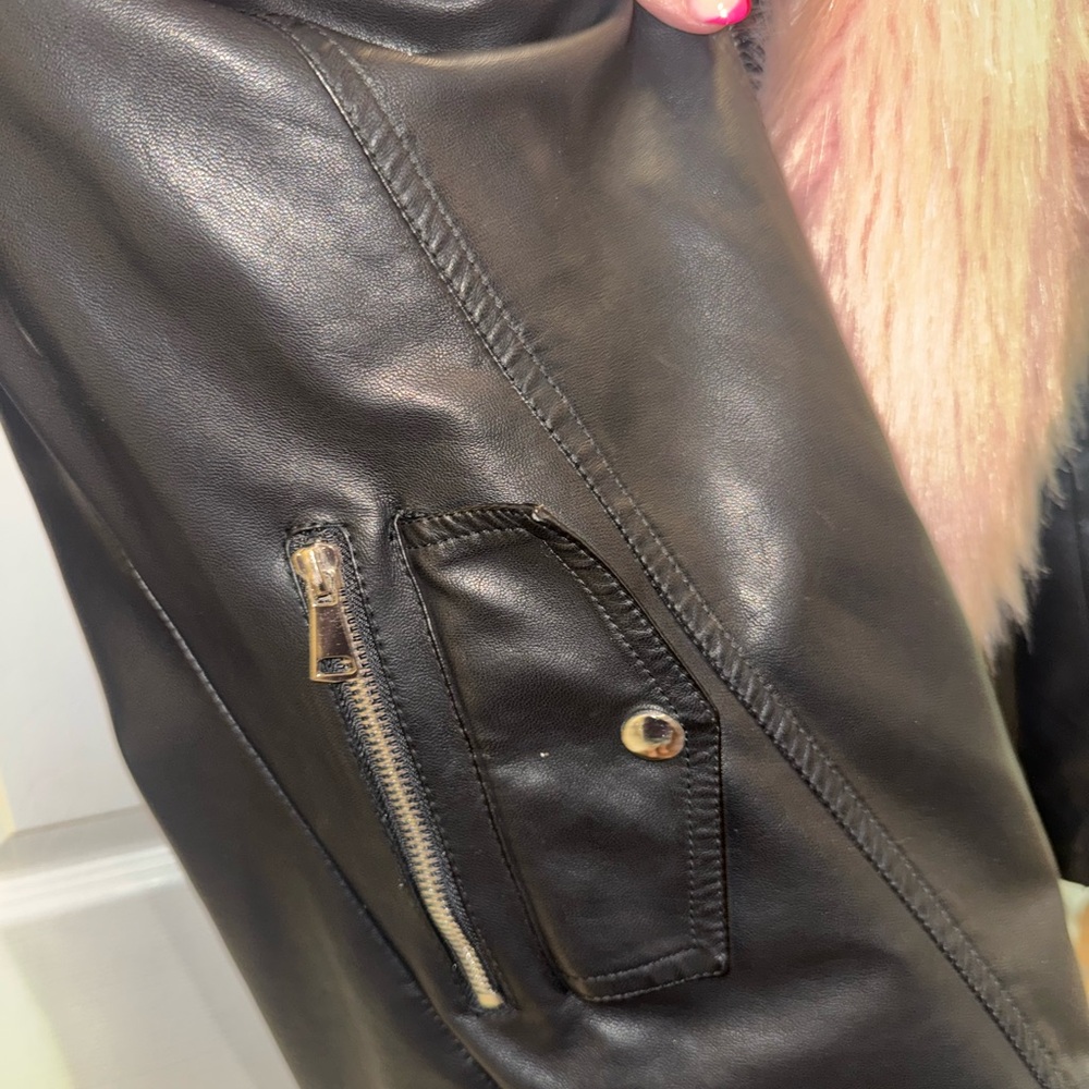 Women’s black faux leather jacket with pink fur - Picture 4 of 8